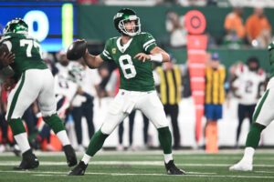 Aaron Rodgers shines for New York Jets.