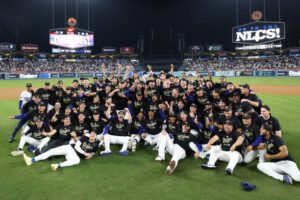 Dodgers celebrates after beating Padres.