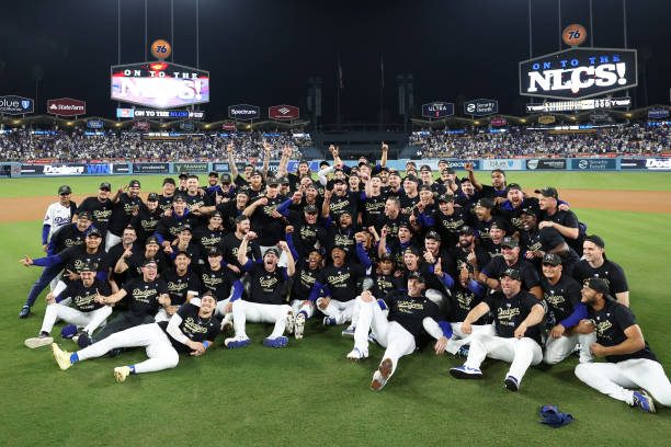 Dodgers celebrates after beating Padres.