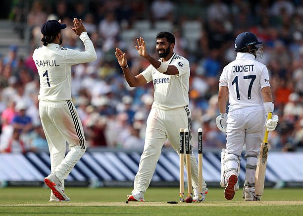 Jasprit Bumrah of India celebrates with teammate KL Rahul in Ind vs Eng Test Day 2.