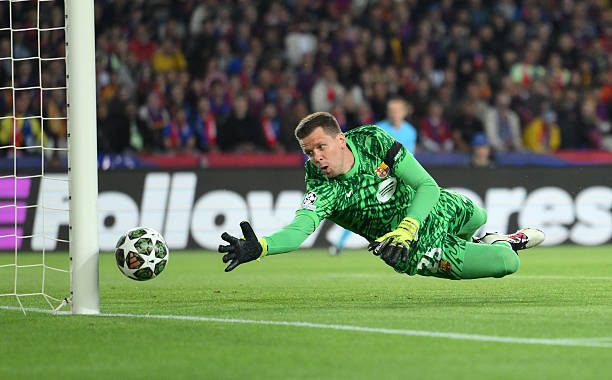 Wojciech Szczesny of FC Barcelona signed new deal.