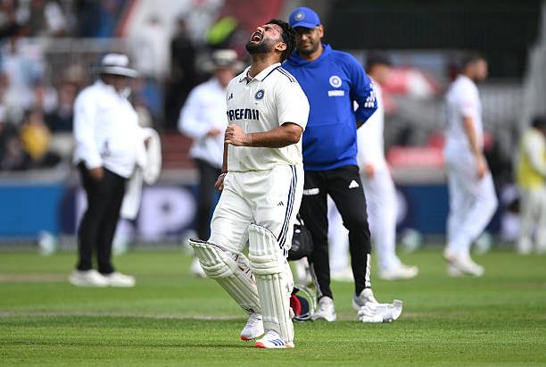 Rishabh Pant reacts in pain in India vs England 4th test.
