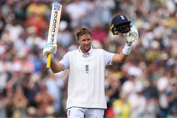 Joe Root Century helps England to lead at Old Trafford.