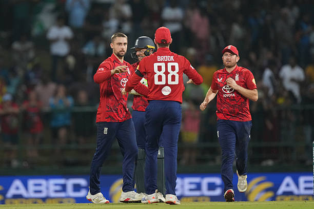 Will Jacks (L) of England with Harry brook and team members.