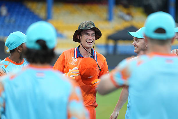 Scott Edwards (C) of Netherlands.